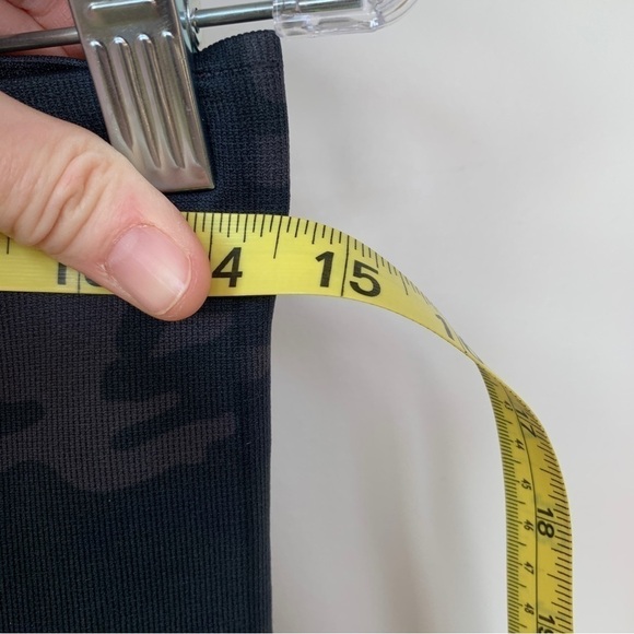 Spanx Camo Leggings Size XL - Picture 5 of 8